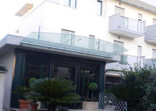 La Perla Hotel